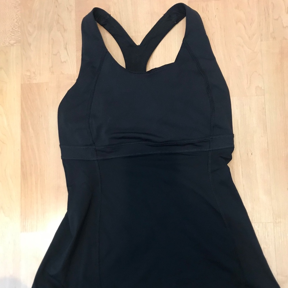 Lululemon size 4 almost New Top!